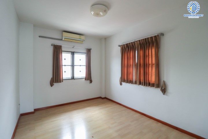 *****บ้านเดี่ยวมือสองย่านนนทบุรี แบรนด์ Property Perfect ม.มณีรินทร์ รัตนาธิเบศร์ เนื้อที่ 81.4 ตร.ว. ฟังก์ชัน 3 ห้องนอน 2 ห้องน้ำ จอดรถได้ 2 คัน บนทำเลศักยภาพ เชื่อมต่อหลายเส้นทาง ใกล้ทางด่วนงามวงศ์วาน และรถไฟฟ้า "สถานีบางรักน้อยท่าอิฐ"